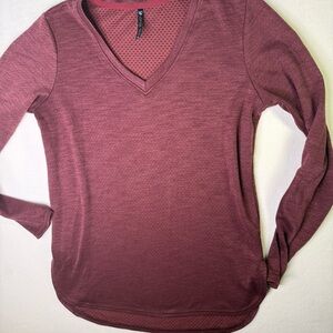 V-Neck Long Sleeve Top in Burgundy